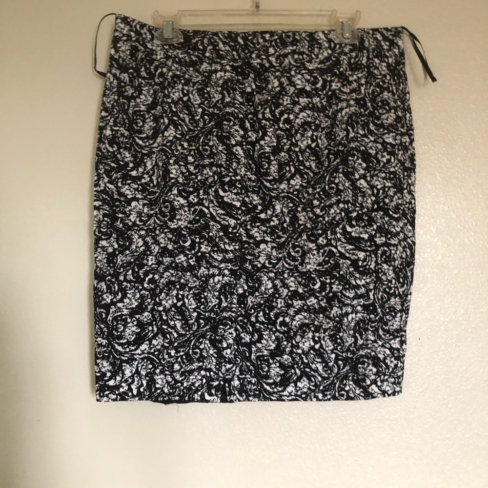 Romy Black and White Skirt Size L